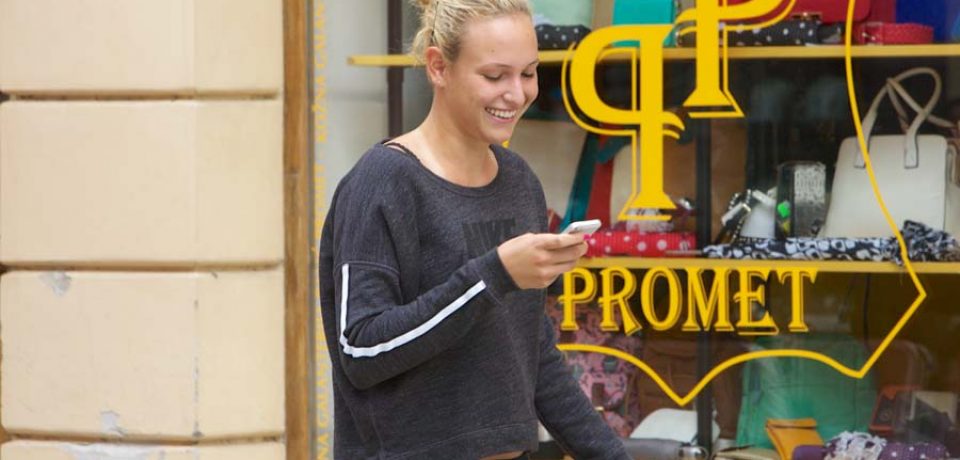 Osijek, 23.04.2014 – Tenis: Pobjednica WTA turnira Dona Vekic prosetala je centrom Osijeka