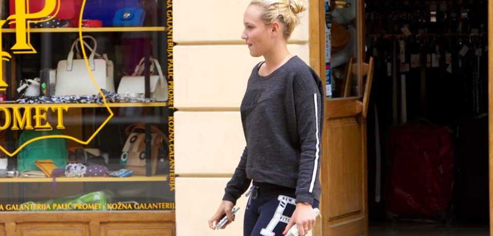 Osijek, 23.04.2014 – Tenis: Pobjednica WTA turnira Dona Vekic prosetala je centrom Osijeka