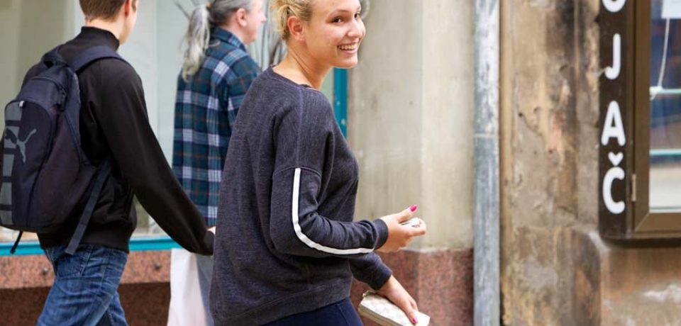 Osijek, 23.04.2014 – Tenis: Pobjednica WTA turnira Dona Vekic prosetala je centrom Osijeka
